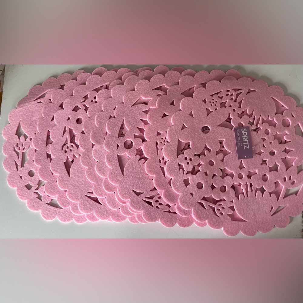 NWT Spritz Pink Floral Felt Charger Placemats Spring Scalloped edges Set of 8
